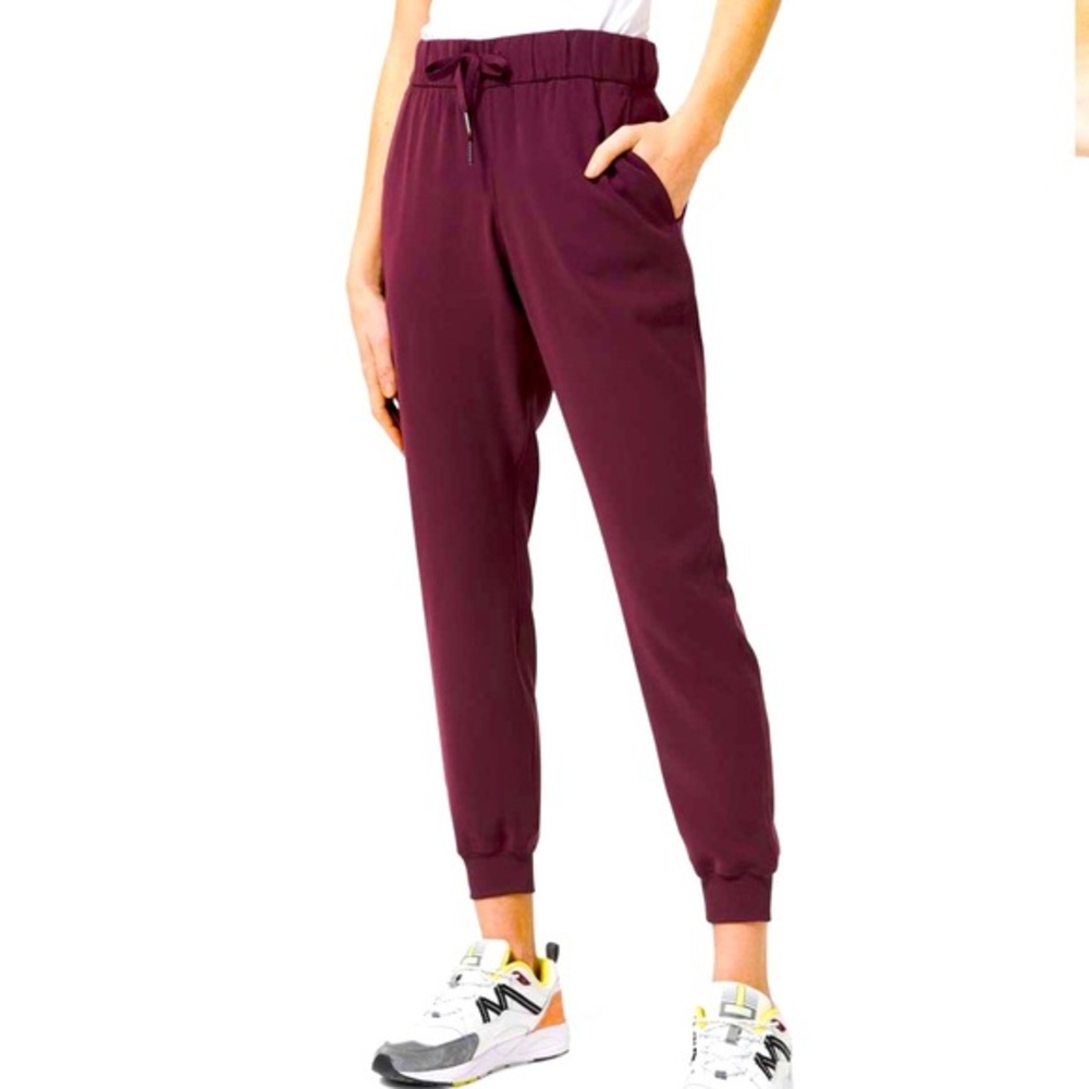 Lululemon On The Fly Jogger Burgundy Sporty Athleisure Sweat Pant Maroon size 2